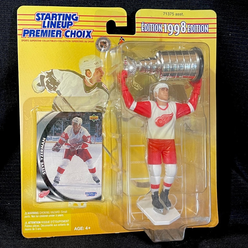 1998 Starting Lineup STEVE YZERMAN Detroit Red Wings Figure w/ Stanley Cup